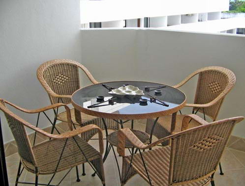 Fully Outfitted Jomtien condo for sale