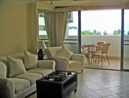 Fully Outfitted Jomtien condo for sale