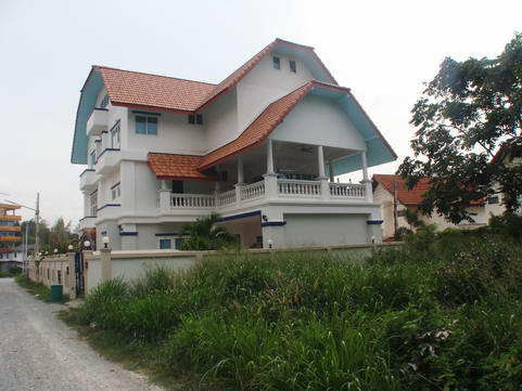 Large Naklua House for Sale