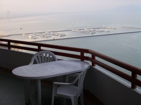 FOR RENT- 1 BEDROOM CONDOMINIUM - SEASIDE IN NA JOMTIEN, PATTAYA