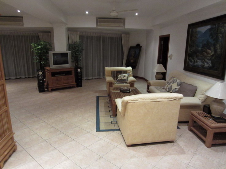 2-Bedrooms Condo for Rent