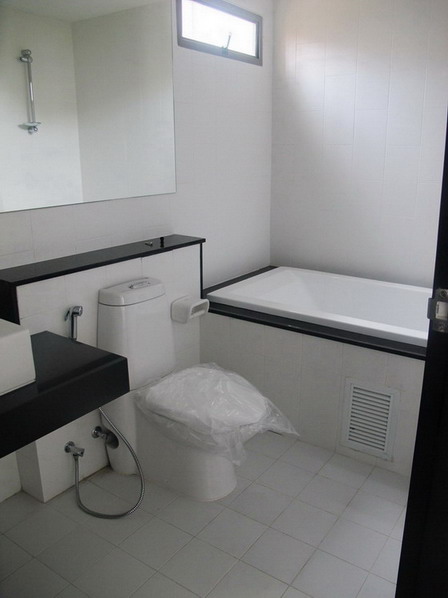 Pool View 2 Bedrooms Condo for Rent in Pattaya Center