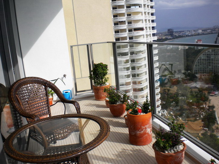 Luxury Beachfront Northpoint Condominium 3 Bedrooms For Rent in Wong Amat Beach Pattaya