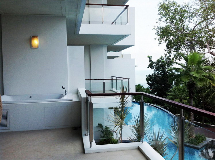 Luxury Sea View 2 Bedrooms Condominium for Rent