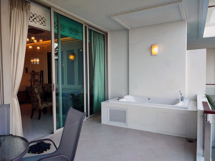 Luxury Sea View 2 Bedrooms Condominium for Rent