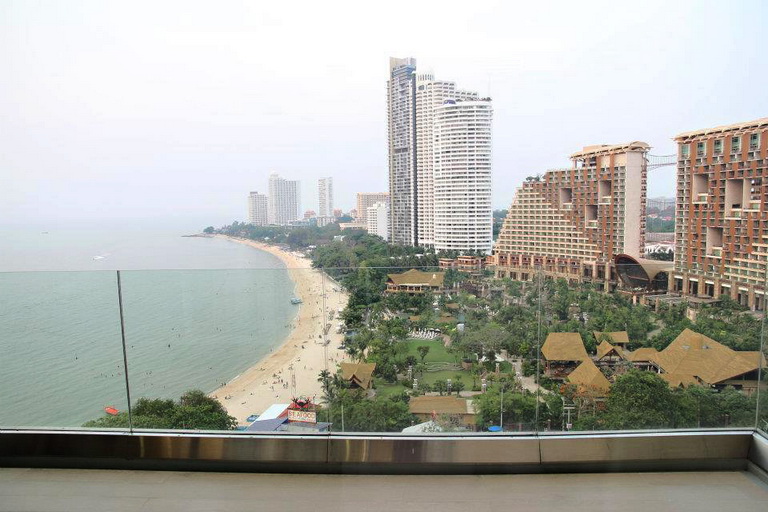Beach Front 6 Star Condominium for Rent in Pattaya