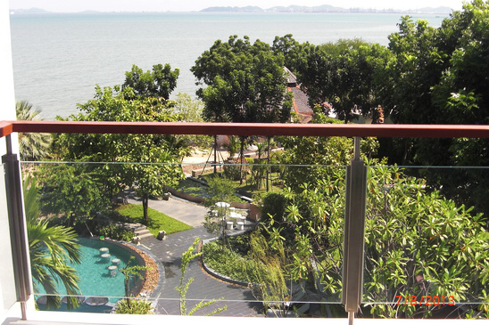 3 Bedrooms Beachfront Condominium for Rent