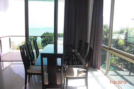 3 Bedrooms Beachfront Condominium for Rent