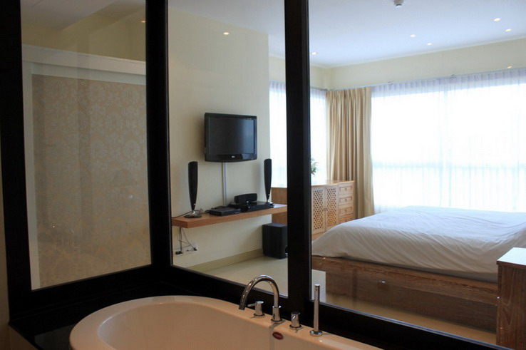 Sea View 2 Bedrooms Condo for Rent