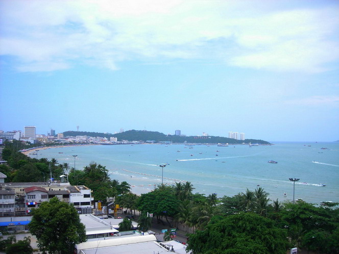 3 Bedrooms Luxury Sea view Condo for Rent on Pattaya Beach Rd.