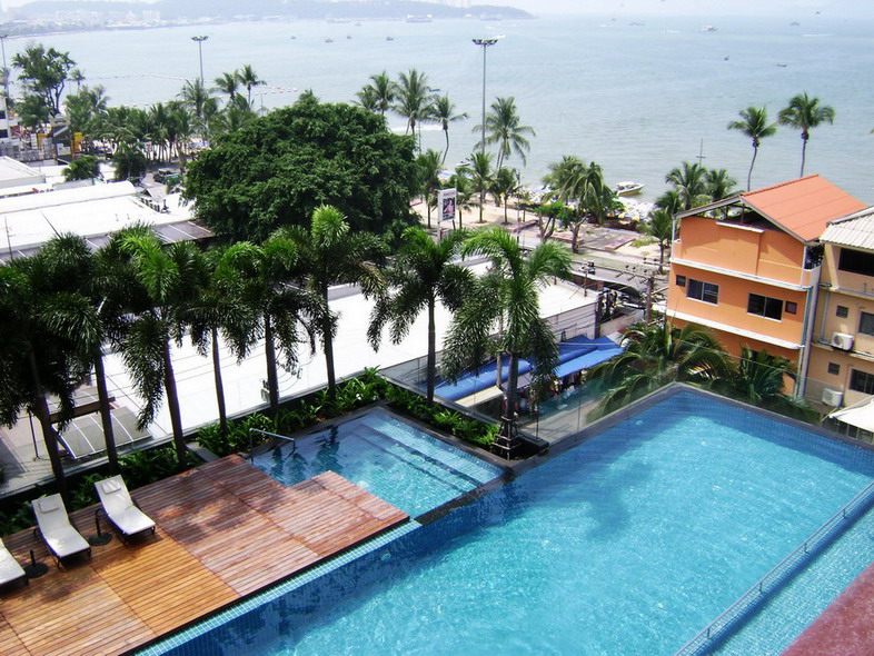 3 Bedrooms Luxury Sea view Condo for Rent on Pattaya Beach Rd.