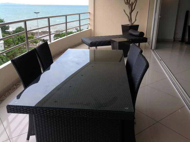 Modern Penthouse 1 Bedroom Condominium for Rent in Pattaya on Pratumnak Hill