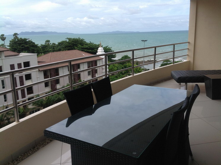 Modern Penthouse 1 Bedroom Condominium for Rent in Pattaya on Pratumnak Hill