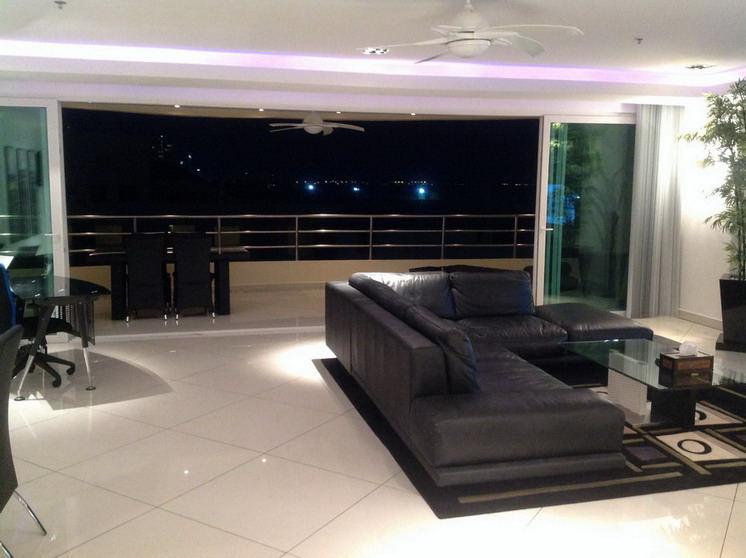 Modern Penthouse 1 Bedroom Condominium for Rent in Pattaya on Pratumnak Hill