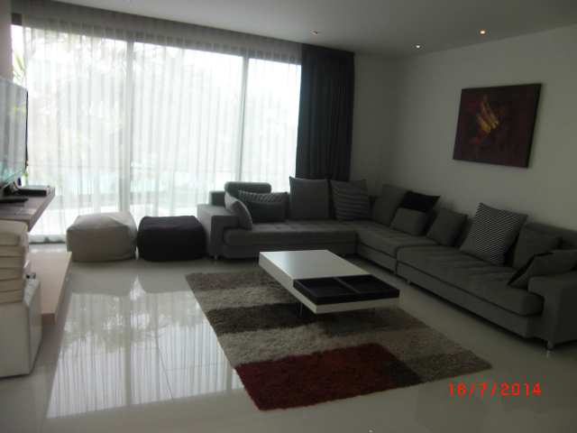 3 Bedrooms Beachfront Condominium for Rent