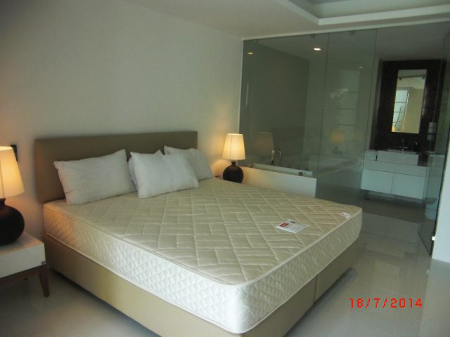 3 Bedrooms Beachfront Condominium for Rent