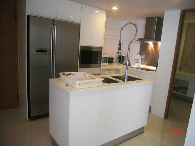 3 Bedrooms Beachfront Condominium for Rent