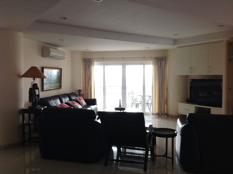 Large 2 Bedrooms Wong Amat Beach Condo for Rent