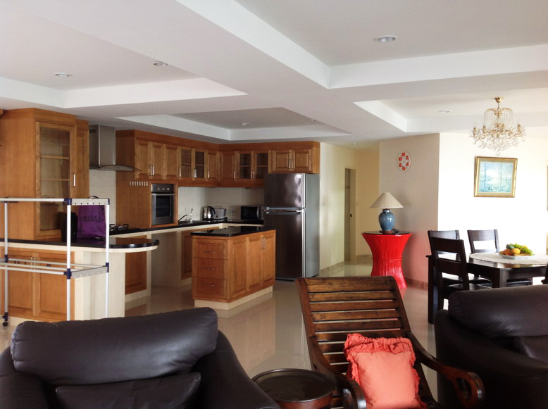 Large 2 Bedrooms Wong Amat Beach Condo for Rent