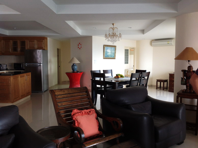 Large 2 Bedrooms Wong Amat Beach Condo for Rent