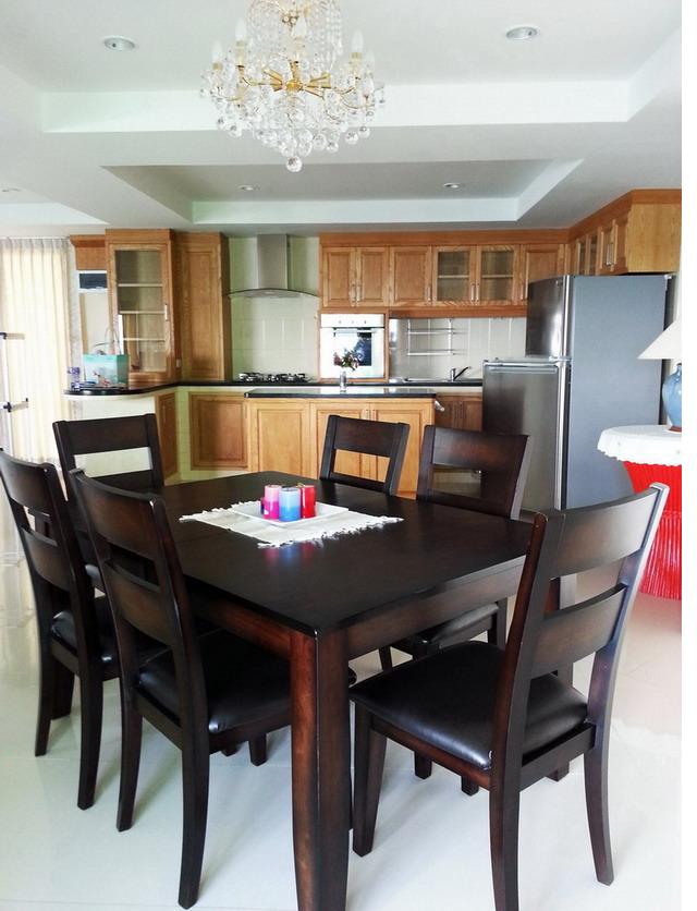 Large 2 Bedrooms Wong Amat Beach Condo for Rent