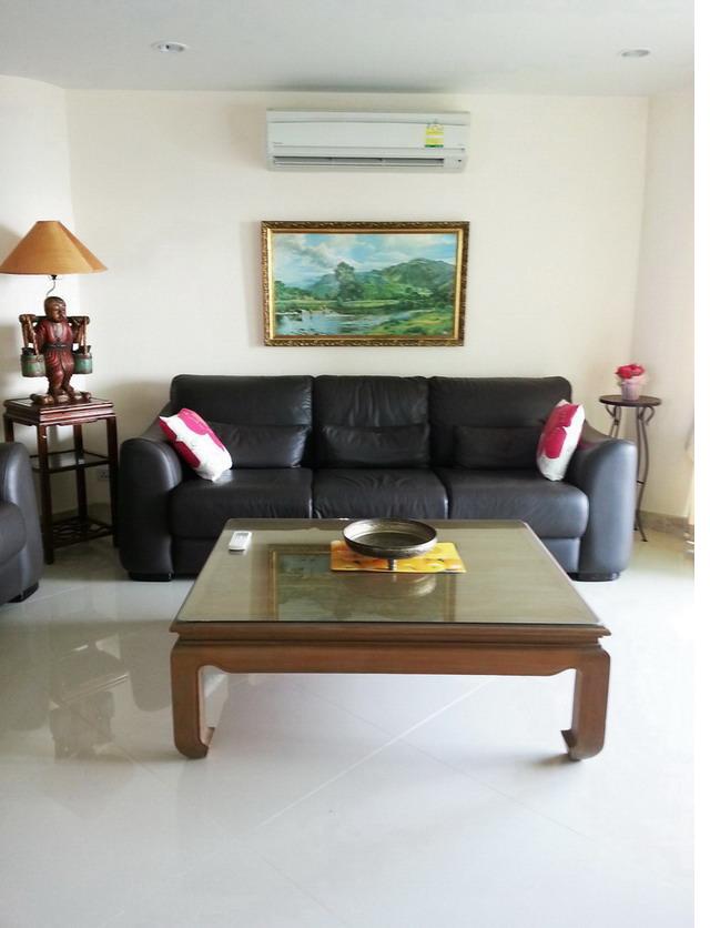 Large 2 Bedrooms Wong Amat Beach Condo for Rent