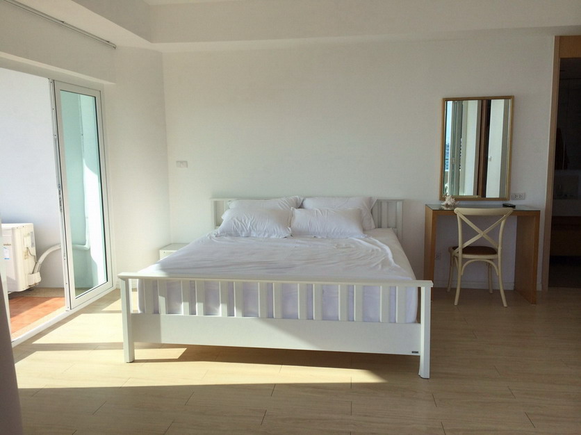 3 Rooms with Sea View Condo for Rent in Wong Amat Beach