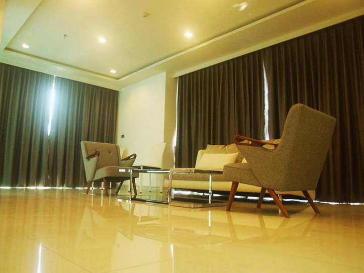 Sea View 2 Bedrooms Wong Amat Beach Condo For Rent