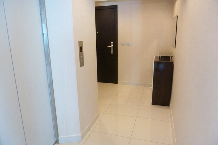 Sea View 2 Bedrooms Wong Amat Beach Condo For Rent