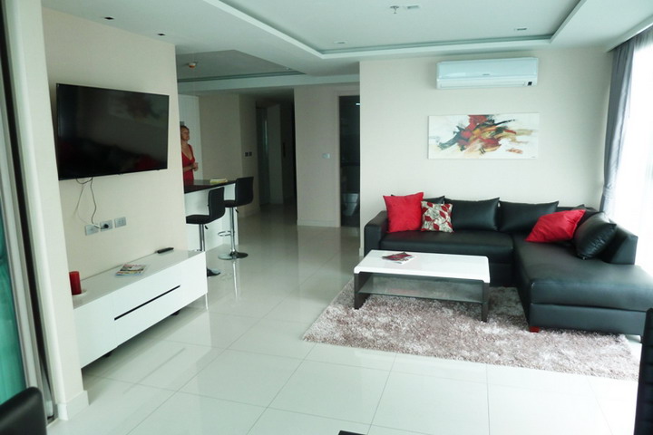 Sea View 2 Bedrooms Wong Amat Beach Condo For Rent