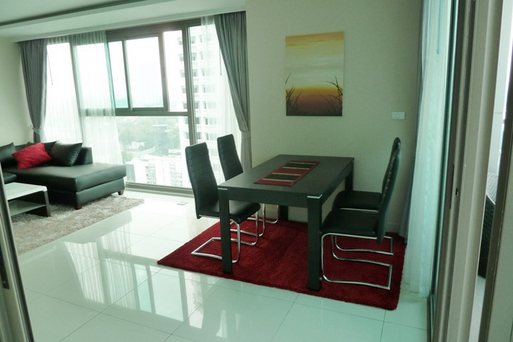 Sea View 2 Bedrooms Wong Amat Beach Condo For Rent