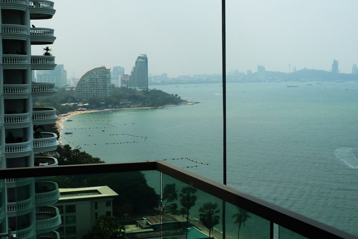 Sea View 2 Bedrooms Wong Amat Beach Condo For Rent