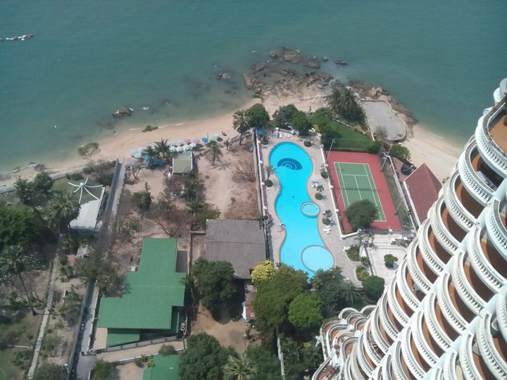 Sea View 2 Bedrooms Wong Amat Beach Condo For Rent