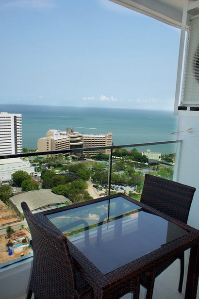 Sea-view Condo for Rent in Pratamnak Hill