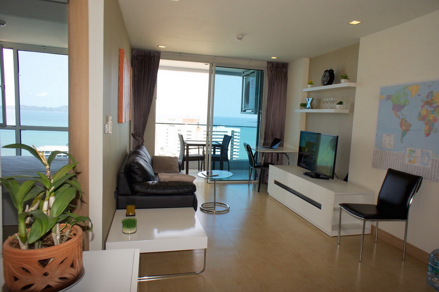 Sea-view Condo for Rent in Pratamnak Hill