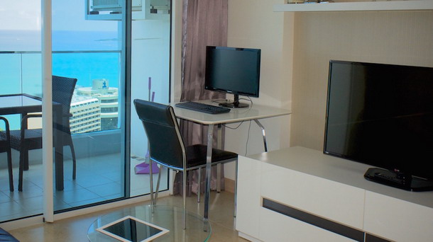 Sea-view Condo for Rent in Pratamnak Hill