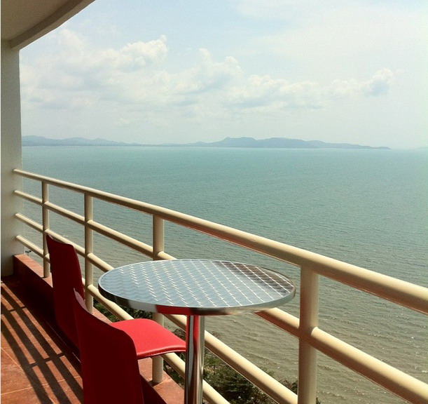 3 Bedrooms Condo for Sale and Rent Jomtien Beach Rd.