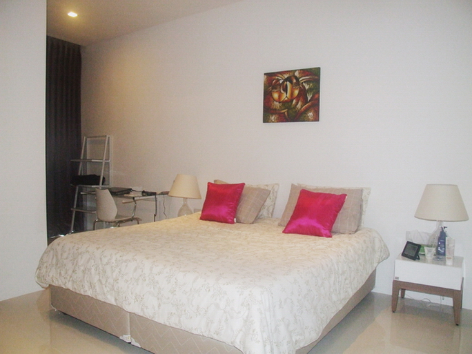 2 Bedrooms Beachfront Condominium for Rent