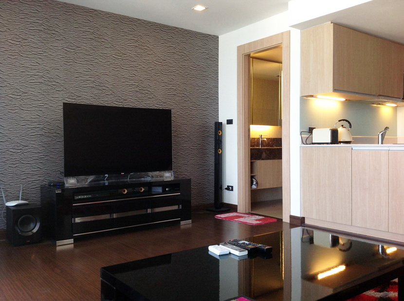 Sea-view Condo for Rent in Pratamnak Hill