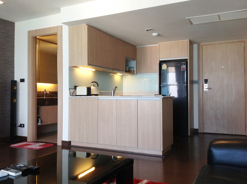 Sea-view Condo for Rent in Pratamnak Hill