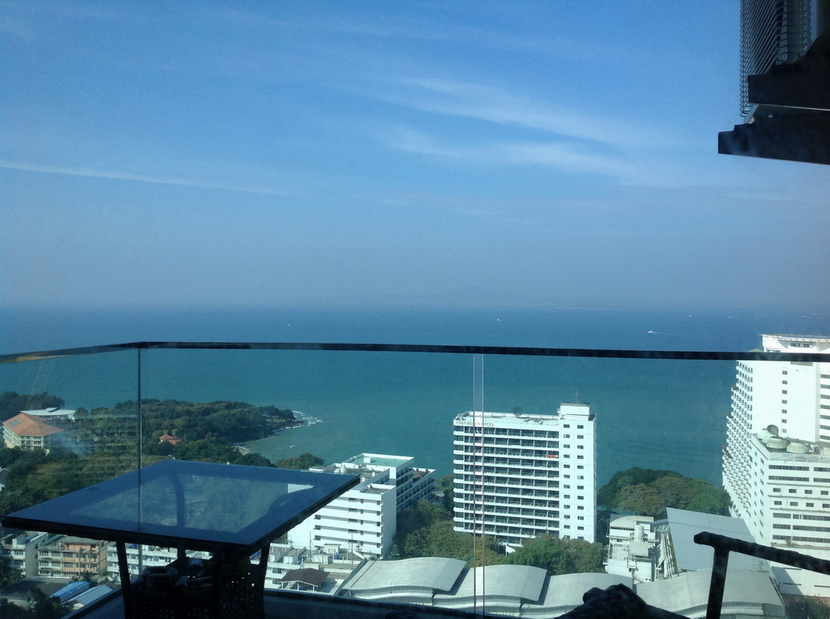 Sea-view Condo for Rent in Pratamnak Hill