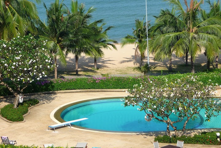 3-Bedrooms Beachfront Codo For Sale in Na Jomtien