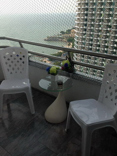 Pattaya Beach Road Large 1 Bed Condo-tel for Sale