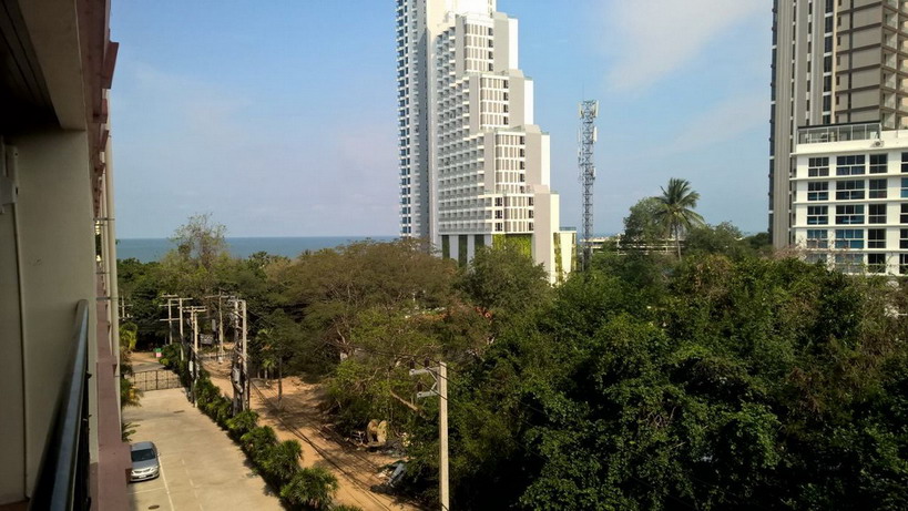 Wongamat Beach Condo for Sale and Rent