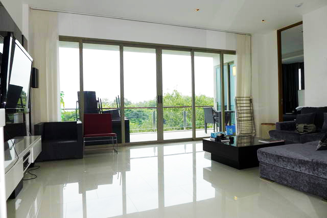 Luxury sea view 2 bedroom Beachfront Condo for Sale Rent in Wong Amat Beach, Pattaya