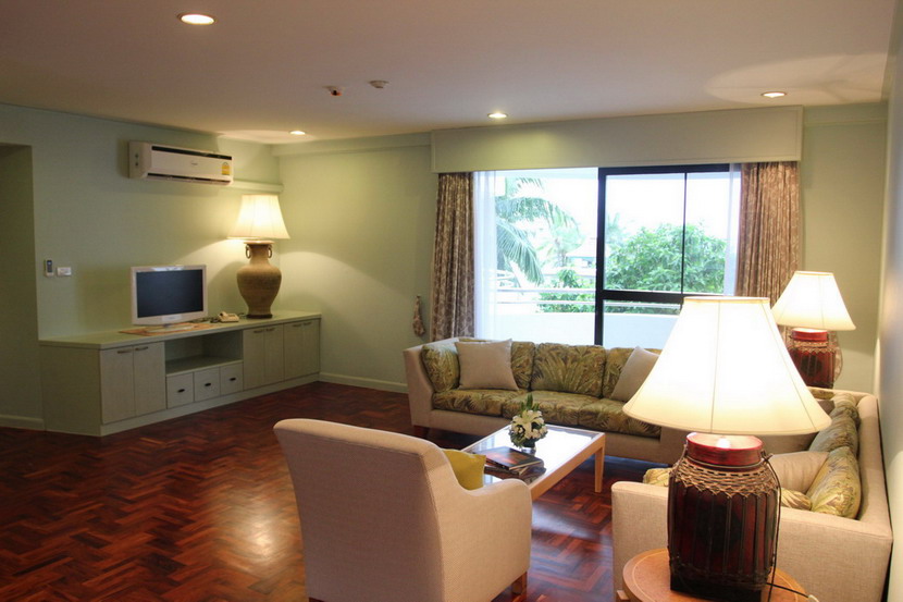 Luxurious Suites 2 Bedrooms Condo for Rent on Pratamnak Hill