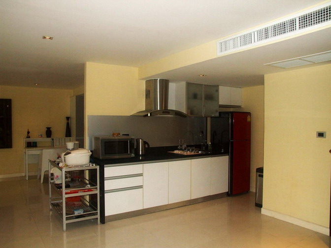 Large 1 Bedroom Condo for Rent on Pratumnak Rd.