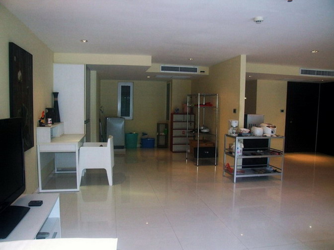 Large 1 Bedroom Condo for Rent on Pratumnak Rd.