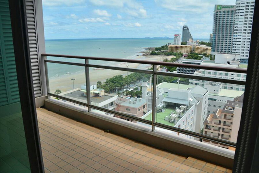 Beachfront Condo for Rent on Pattaya Beach Rd.