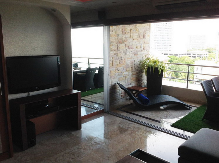 Sea view Condo for Rent on Pratumnak Hill